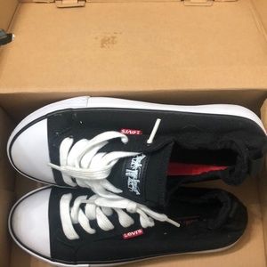 Cute 👟 Levi’s new, no tags 🏷